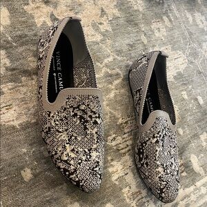 Vince Camuto Black and Gray Patterned women's Loafers